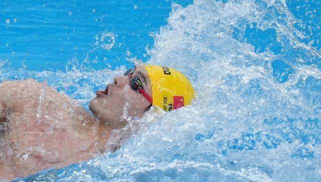 乐鱼体育首页-脸色惨白步伐略显沉重 混采区的徐嘉余令人心疼